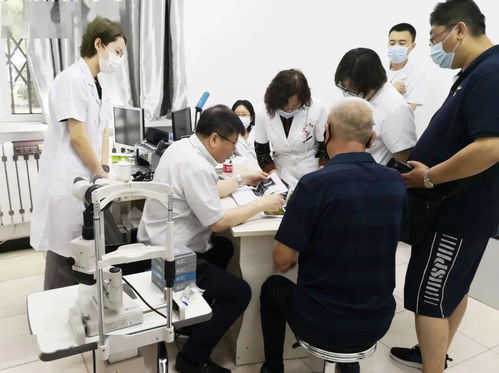 著名專家回家鄉(xiāng) 疑難眼病終得治 全國著名眼科專家趙明威教授來本溪市中心醫(yī)院開展診療活動(dòng)