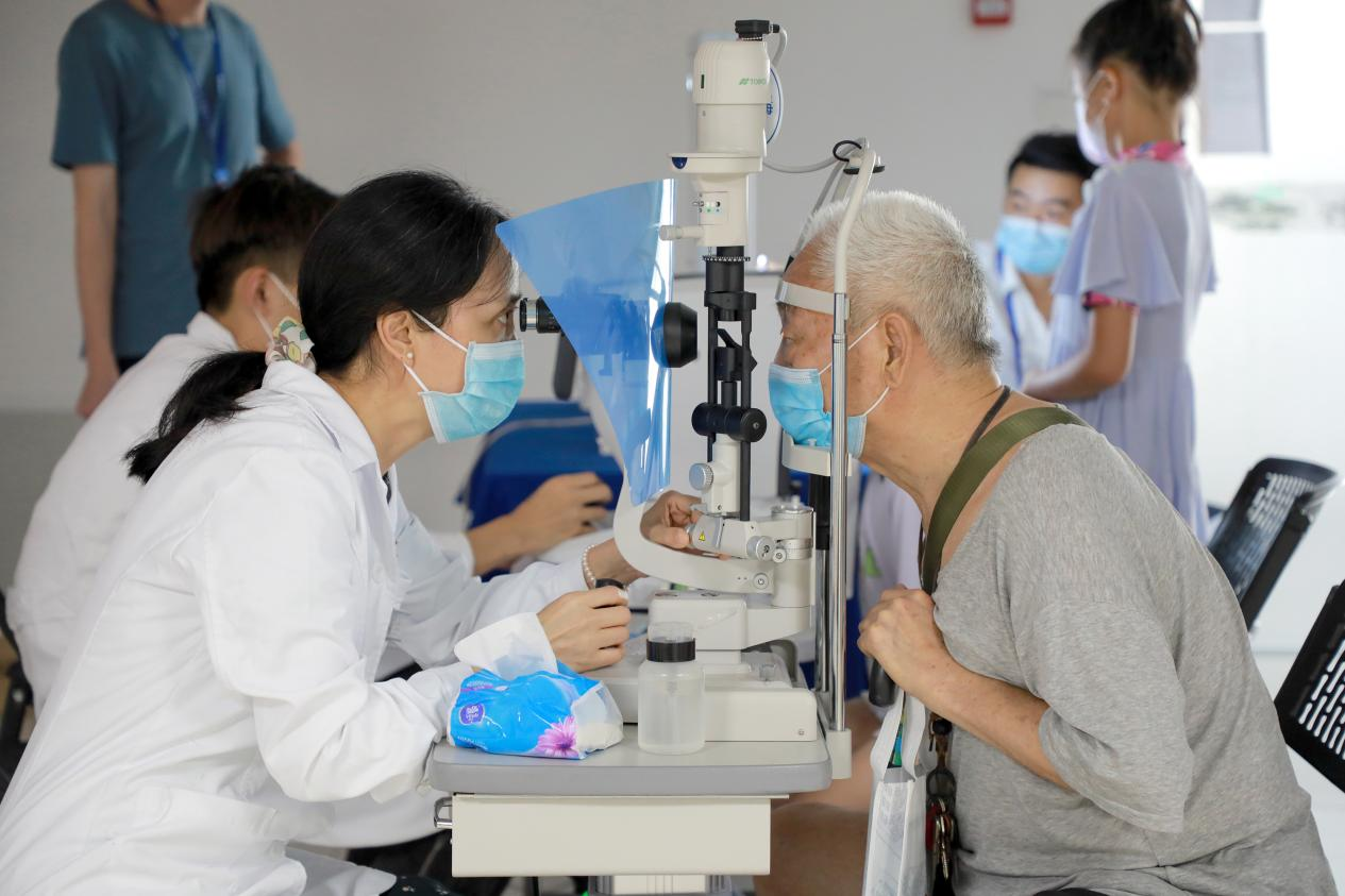 深圳希瑪眼科攜手皇崗社區(qū)黨群服務(wù)中心開展眼健康義診活動
